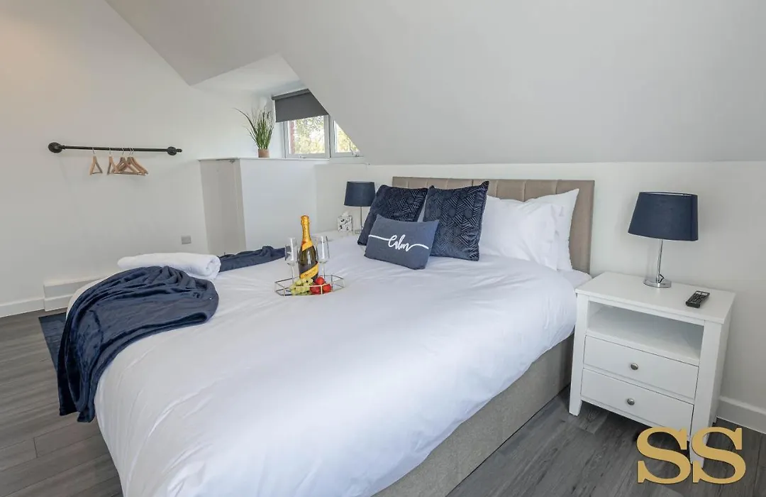 The Hideaway: Beachside Retreat with O2 Academy Access-1